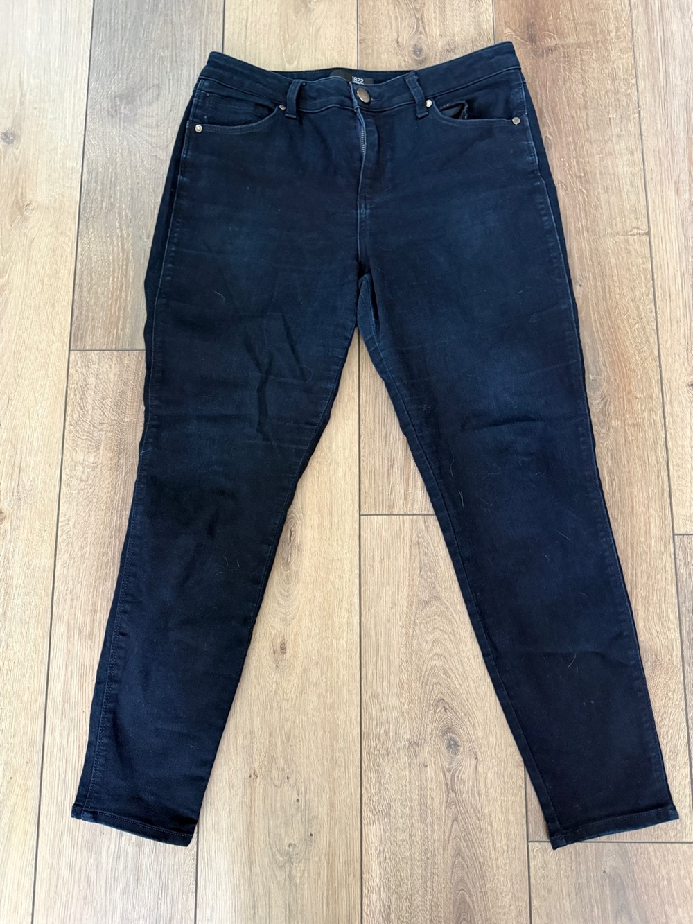 1822 Denim Women’s Skinny Jeans in Black